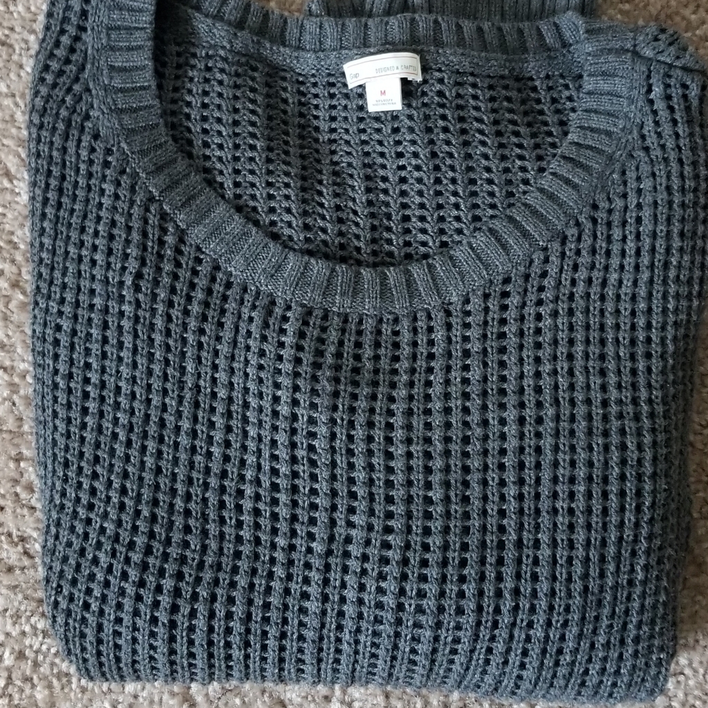 Pullover Gap Design Crafted